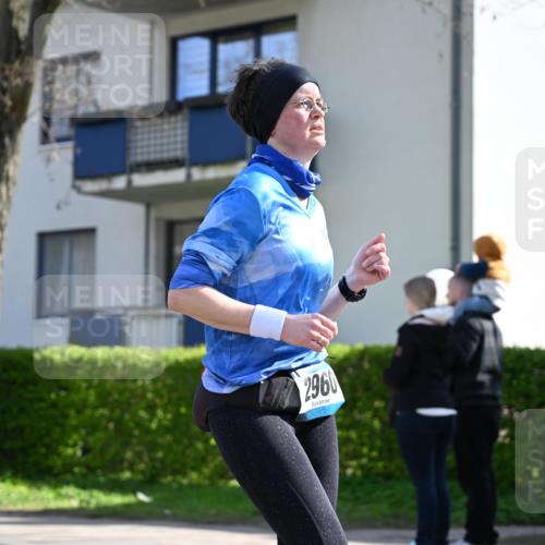 12.04.2026 - 45. Internationalen Wilhelmsburger Insellauf J. Mangold http://msf.ph/oto/9469909 12.04.2026 11:18:55 Ziel 3421, 2322, 4148, 4147, 3104, 4151, 2960, 2471, 2226, 2226, 5571, 5035, 4520, 3124, 3123 meine-sportfotos.de