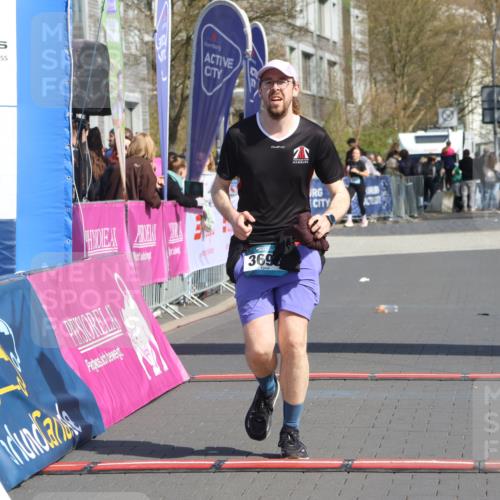 12.04.2026 - 45. Internationalen Wilhelmsburger Insellauf Strokosch-Dieckow http://msf.ph/oto/9469911 12.04.2026 11:24:49 Ziel 4450, 3719, 3690 meine-sportfotos.de