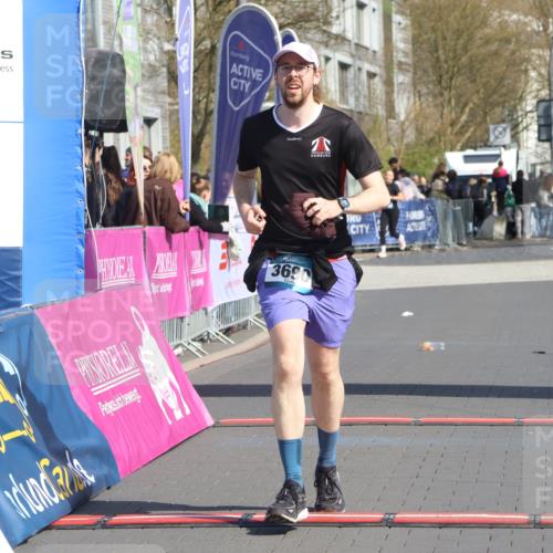 12.04.2026 - 45. Internationalen Wilhelmsburger Insellauf Strokosch-Dieckow http://msf.ph/oto/9469934 12.04.2026 11:24:49 Ziel 4450, 3719, 3690 meine-sportfotos.de