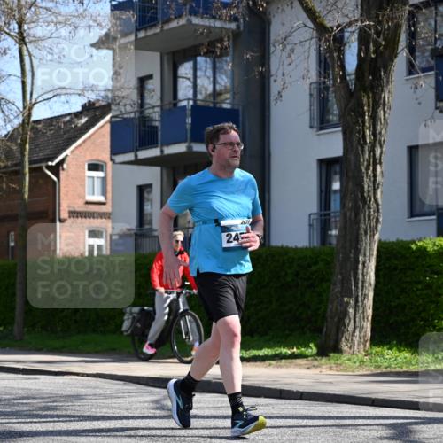 12.04.2026 - 45. Internationalen Wilhelmsburger Insellauf J. Mangold http://msf.ph/oto/9469942 12.04.2026 11:19:06 Ziel 4151, 2960, 2471, 2226, 5571, 5035, 4520, 3124, 3123, 2581 meine-sportfotos.de