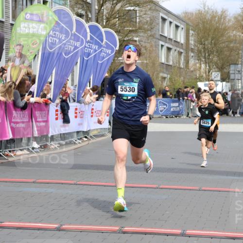 12.04.2026 - 45. Internationalen Wilhelmsburger Insellauf Strokosch-Dieckow http://msf.ph/oto/9469945 12.04.2026 12:51:16 Ziel 5530, 5825, 5411 meine-sportfotos.de