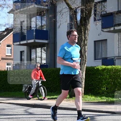 12.04.2026 - 45. Internationalen Wilhelmsburger Insellauf J. Mangold http://msf.ph/oto/9469950 12.04.2026 11:19:06 Ziel 4151, 2960, 2471, 2226, 5571, 5035, 4520, 3124, 3123, 2581 meine-sportfotos.de