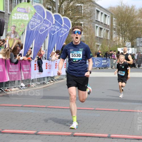 12.04.2026 - 45. Internationalen Wilhelmsburger Insellauf Strokosch-Dieckow http://msf.ph/oto/9469956 12.04.2026 12:51:16 Ziel 5530, 5825, 5411 meine-sportfotos.de