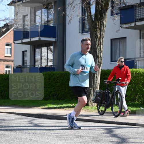 12.04.2026 - 45. Internationalen Wilhelmsburger Insellauf J. Mangold http://msf.ph/oto/9469976 12.04.2026 11:19:11 Ziel 2960, 2471, 2226, 5571, 5035, 5035, 4520, 3124, 3123, 2581, 2788, 4614 meine-sportfotos.de
