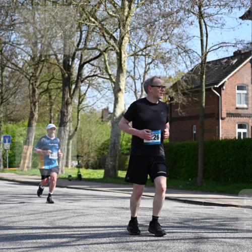 12.04.2026 - 45. Internationalen Wilhelmsburger Insellauf J. Mangold http://msf.ph/oto/9469978 12.04.2026 11:19:12 Ziel 2471, 2226, 5571, 5035, 4520, 3124, 3123, 2581, 2581, 2788, 4614 meine-sportfotos.de