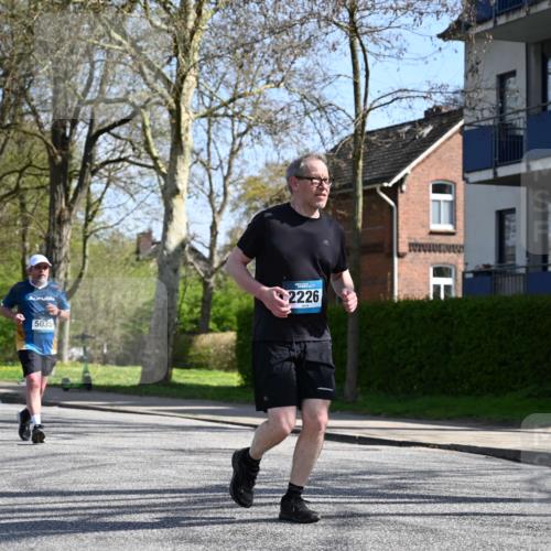12.04.2026 - 45. Internationalen Wilhelmsburger Insellauf J. Mangold http://msf.ph/oto/9469985 12.04.2026 11:19:12 Ziel 2471, 2226, 5571, 5035, 4520, 3124, 3123, 2581, 2581, 2788, 4614 meine-sportfotos.de