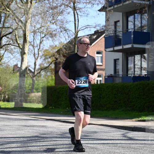 12.04.2026 - 45. Internationalen Wilhelmsburger Insellauf J. Mangold http://msf.ph/oto/9469995 12.04.2026 11:19:13 Ziel 2471, 2226, 5571, 5035, 4520, 4520, 3124, 3123, 2581, 2788, 4614 meine-sportfotos.de