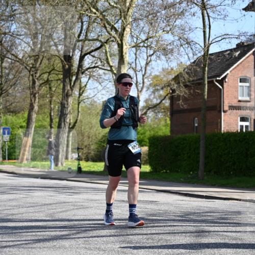 12.04.2026 - 45. Internationalen Wilhelmsburger Insellauf J. Mangold http://msf.ph/oto/9470040 12.04.2026 11:19:16 Ziel 2471, 2226, 5571, 5035, 4520, 3124, 3123, 3124, 3123, 2581, 2788, 4614, 2318 meine-sportfotos.de