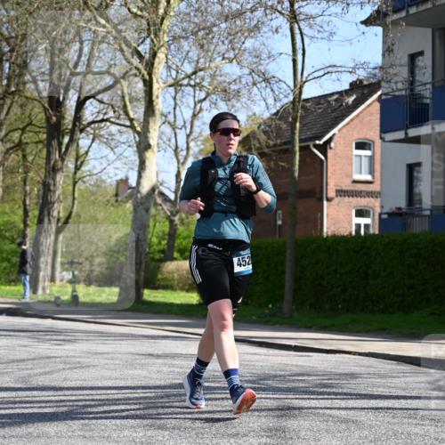 12.04.2026 - 45. Internationalen Wilhelmsburger Insellauf J. Mangold http://msf.ph/oto/9470053 12.04.2026 11:19:16 Ziel 2471, 2226, 5571, 5035, 4520, 3124, 3123, 3124, 3123, 2581, 2788, 4614, 2318 meine-sportfotos.de