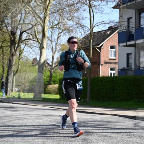 12.04.2026 - 45. Internationalen Wilhelmsburger Insellauf J. Mangold http://msf.ph/oto/9470056 12.04.2026 11:19:16 Ziel 2471, 2226, 5571, 5035, 4520, 3124, 3123, 3124, 3123, 2581, 2788, 4614, 2318 meine-sportfotos.de