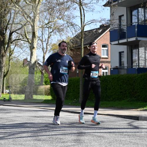 12.04.2026 - 45. Internationalen Wilhelmsburger Insellauf J. Mangold http://msf.ph/oto/9470088 12.04.2026 11:19:24 Ziel 2471, 2226, 5571, 5035, 4520, 3124, 3123, 2581, 2581, 2788, 4614, 2318, 4058, 3707, 4446, 4165 meine-sportfotos.de