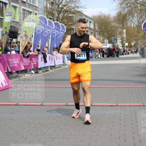12.04.2026 - 45. Internationalen Wilhelmsburger Insellauf Strokosch-Dieckow http://msf.ph/oto/9470116 12.04.2026 12:51:21 Ziel 5825, 5411 meine-sportfotos.de