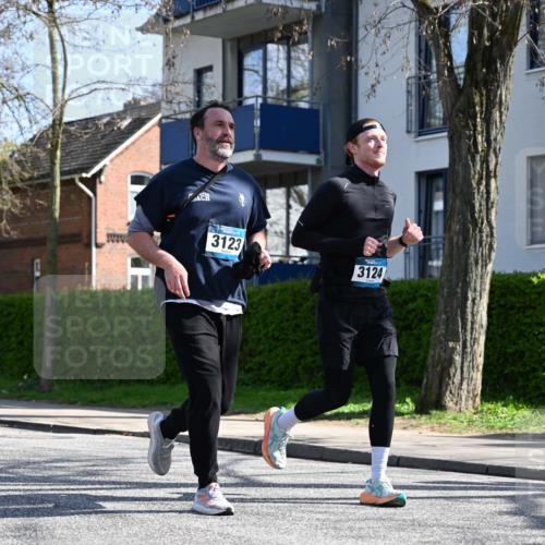12.04.2026 - 45. Internationalen Wilhelmsburger Insellauf J. Mangold http://msf.ph/oto/9470117 12.04.2026 11:19:25 Ziel 2226, 5571, 5035, 4520, 3124, 3123, 2581, 2788, 4614, 2318, 4058, 3707, 4446, 4165 meine-sportfotos.de