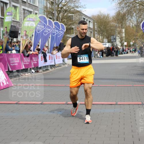12.04.2026 - 45. Internationalen Wilhelmsburger Insellauf Strokosch-Dieckow http://msf.ph/oto/9470146 12.04.2026 12:51:21 Ziel 5825, 5411 meine-sportfotos.de