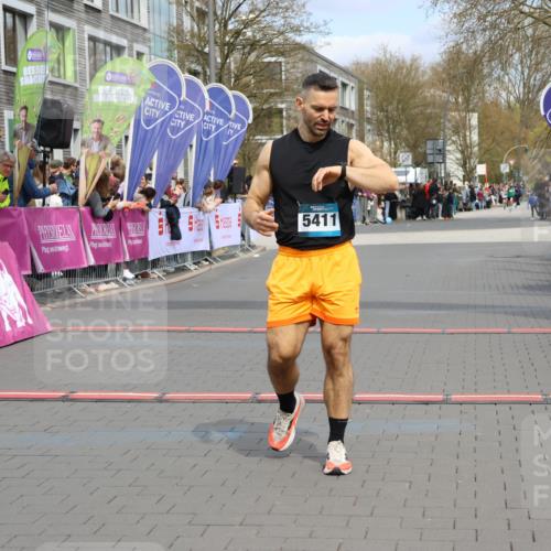 12.04.2026 - 45. Internationalen Wilhelmsburger Insellauf Strokosch-Dieckow http://msf.ph/oto/9470168 12.04.2026 12:51:21 Ziel 5825, 5411 meine-sportfotos.de