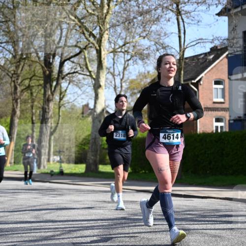 12.04.2026 - 45. Internationalen Wilhelmsburger Insellauf J. Mangold http://msf.ph/oto/9470191 12.04.2026 11:19:44 Ziel 2581, 2788, 4614, 2318, 4058, 4058, 3707, 4446, 4165 meine-sportfotos.de