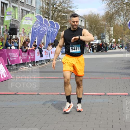 12.04.2026 - 45. Internationalen Wilhelmsburger Insellauf Strokosch-Dieckow http://msf.ph/oto/9470200 12.04.2026 12:51:21 Ziel 5825, 5411 meine-sportfotos.de