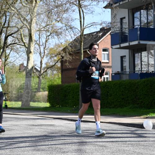 12.04.2026 - 45. Internationalen Wilhelmsburger Insellauf J. Mangold http://msf.ph/oto/9470226 12.04.2026 11:19:45 Ziel 2581, 2788, 4614, 2318, 4058, 3707, 4446, 4165 meine-sportfotos.de