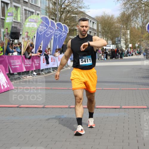 12.04.2026 - 45. Internationalen Wilhelmsburger Insellauf Strokosch-Dieckow http://msf.ph/oto/9470261 12.04.2026 12:51:21 Ziel 5825, 5411 meine-sportfotos.de