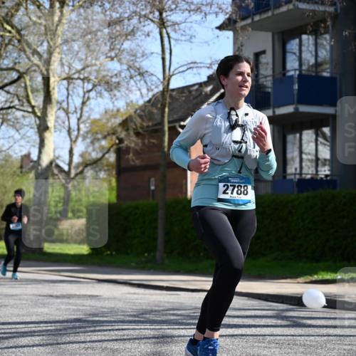 12.04.2026 - 45. Internationalen Wilhelmsburger Insellauf J. Mangold http://msf.ph/oto/9470269 12.04.2026 11:19:46 Ziel 2581, 2788, 4614, 2318, 4058, 3707, 4446, 4165 meine-sportfotos.de