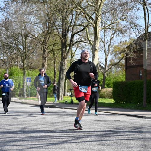 12.04.2026 - 45. Internationalen Wilhelmsburger Insellauf J. Mangold http://msf.ph/oto/9470275 12.04.2026 11:19:47 Ziel 2581, 2788, 4614, 2318, 4058, 3707, 4446, 4165, 3707, 4446, 4165 meine-sportfotos.de