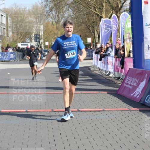 12.04.2026 - 45. Internationalen Wilhelmsburger Insellauf Strokosch-Dieckow http://msf.ph/oto/9470283 12.04.2026 11:25:34 Ziel 4146, 4519, 5559 meine-sportfotos.de