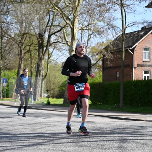 12.04.2026 - 45. Internationalen Wilhelmsburger Insellauf J. Mangold http://msf.ph/oto/9470291 12.04.2026 11:19:47 Ziel 2581, 2788, 4614, 2318, 4058, 3707, 4446, 4165, 3707, 4446, 4165 meine-sportfotos.de