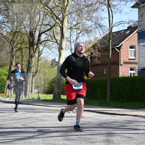 12.04.2026 - 45. Internationalen Wilhelmsburger Insellauf J. Mangold http://msf.ph/oto/9470297 12.04.2026 11:19:47 Ziel 2581, 2788, 4614, 2318, 4058, 3707, 4446, 4165, 3707, 4446, 4165 meine-sportfotos.de