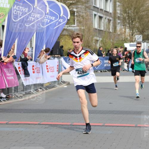 12.04.2026 - 45. Internationalen Wilhelmsburger Insellauf Strokosch-Dieckow http://msf.ph/oto/9470337 12.04.2026 12:51:37 Ziel 4282, 3982, 3925 meine-sportfotos.de