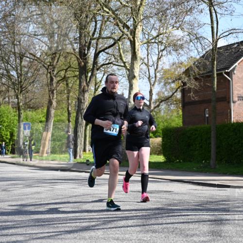 12.04.2026 - 45. Internationalen Wilhelmsburger Insellauf J. Mangold http://msf.ph/oto/9470369 12.04.2026 11:20:37 Ziel 4374, 4258, 4257, 5471, 3873, 5558, 3610 meine-sportfotos.de