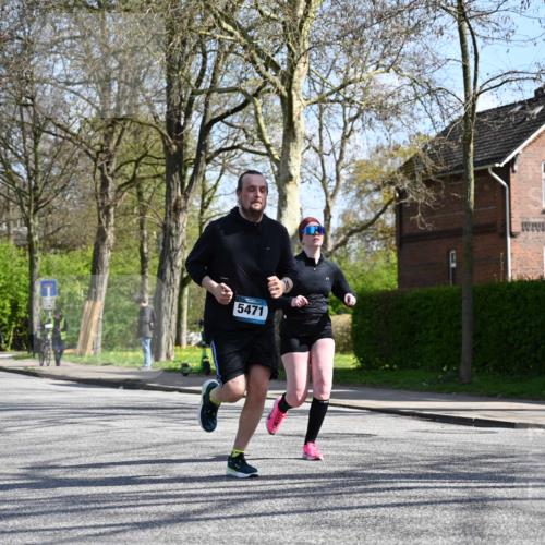 12.04.2026 - 45. Internationalen Wilhelmsburger Insellauf J. Mangold http://msf.ph/oto/9470376 12.04.2026 11:20:37 Ziel 4374, 4258, 4257, 5471, 3873, 5558, 3610 meine-sportfotos.de