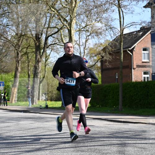 12.04.2026 - 45. Internationalen Wilhelmsburger Insellauf J. Mangold http://msf.ph/oto/9470389 12.04.2026 11:20:37 Ziel 4374, 4258, 4257, 5471, 3873, 5558, 3610 meine-sportfotos.de