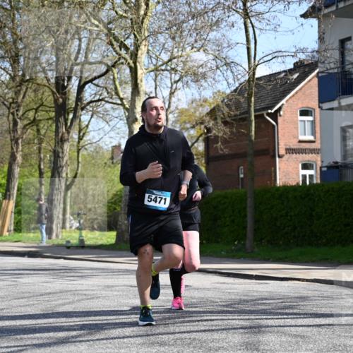 12.04.2026 - 45. Internationalen Wilhelmsburger Insellauf J. Mangold http://msf.ph/oto/9470395 12.04.2026 11:20:37 Ziel 4374, 4258, 4257, 5471, 3873, 5558, 3610 meine-sportfotos.de