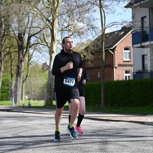12.04.2026 - 45. Internationalen Wilhelmsburger Insellauf J. Mangold http://msf.ph/oto/9470399 12.04.2026 11:20:37 Ziel 4374, 4258, 4257, 5471, 3873, 5558, 3610 meine-sportfotos.de