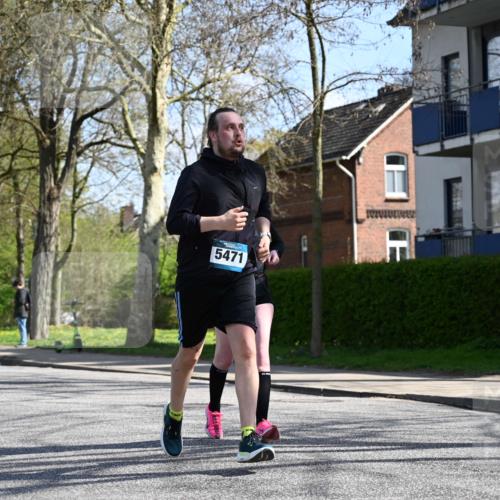 12.04.2026 - 45. Internationalen Wilhelmsburger Insellauf J. Mangold http://msf.ph/oto/9470403 12.04.2026 11:20:37 Ziel 4374, 4258, 4257, 5471, 3873, 5558, 3610 meine-sportfotos.de