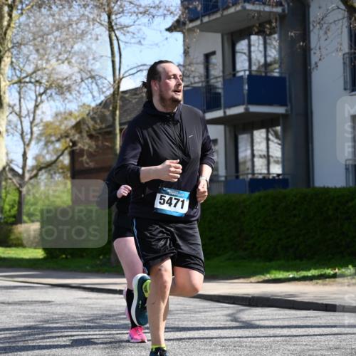 12.04.2026 - 45. Internationalen Wilhelmsburger Insellauf J. Mangold http://msf.ph/oto/9470419 12.04.2026 11:20:38 Ziel 4374, 4258, 4257, 5471, 3873, 5558, 3610 meine-sportfotos.de