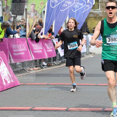 12.04.2026 - 45. Internationalen Wilhelmsburger Insellauf Strokosch-Dieckow http://msf.ph/oto/9470532 12.04.2026 12:51:41 Ziel 4282, 3982, 3925 meine-sportfotos.de