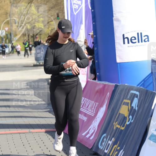 12.04.2026 - 45. Internationalen Wilhelmsburger Insellauf Strokosch-Dieckow http://msf.ph/oto/9470538 12.04.2026 11:25:59 Ziel 2025, 2542, 3168, 3775 meine-sportfotos.de
