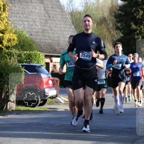 12.04.2026 - 45. Internationalen Wilhelmsburger Insellauf Yannick Fuchs http://msf.ph/oto/9470580 12.04.2026 08:54:59 Laufen 5838, 2549, 3368, 2405, 2819 meine-sportfotos.de