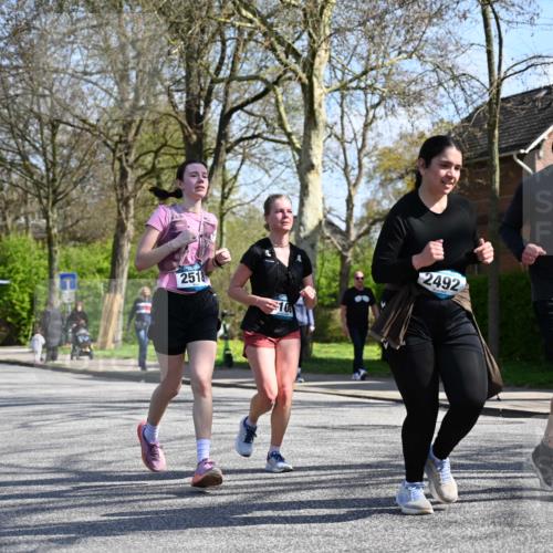 12.04.2026 - 45. Internationalen Wilhelmsburger Insellauf J. Mangold http://msf.ph/oto/9470606 12.04.2026 11:21:38 Ziel 3537, 3205, 2588, 2518, 2108, 2492, 2466, 4699, 2146, 4813, 3579 meine-sportfotos.de