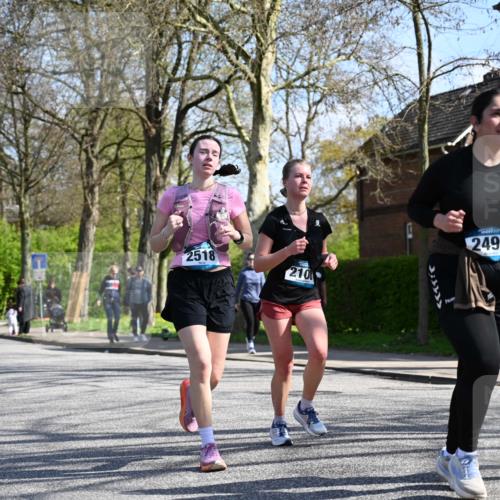 12.04.2026 - 45. Internationalen Wilhelmsburger Insellauf J. Mangold http://msf.ph/oto/9470618 12.04.2026 11:21:39 Ziel 3537, 3205, 2588, 2518, 2108, 2492, 2466, 4699, 2146, 4813, 2146, 4813, 3579 meine-sportfotos.de