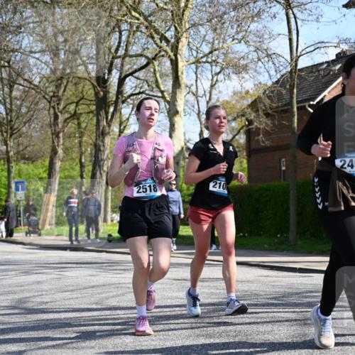 12.04.2026 - 45. Internationalen Wilhelmsburger Insellauf J. Mangold http://msf.ph/oto/9470623 12.04.2026 11:21:39 Ziel 3537, 3205, 2588, 2518, 2108, 2492, 2466, 4699, 2146, 4813, 2146, 4813, 3579 meine-sportfotos.de