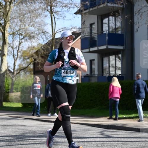 12.04.2026 - 45. Internationalen Wilhelmsburger Insellauf J. Mangold http://msf.ph/oto/9470686 12.04.2026 11:21:52 Ziel 2518, 2108, 2492, 2466, 4699, 2146, 4813, 3579, 3579 meine-sportfotos.de