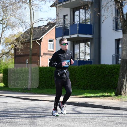 12.04.2026 - 45. Internationalen Wilhelmsburger Insellauf J. Mangold http://msf.ph/oto/9470749 12.04.2026 11:22:56 Ziel 2450, 2928, 2929, 5253, 3273, 2556, 2555, 5583 meine-sportfotos.de