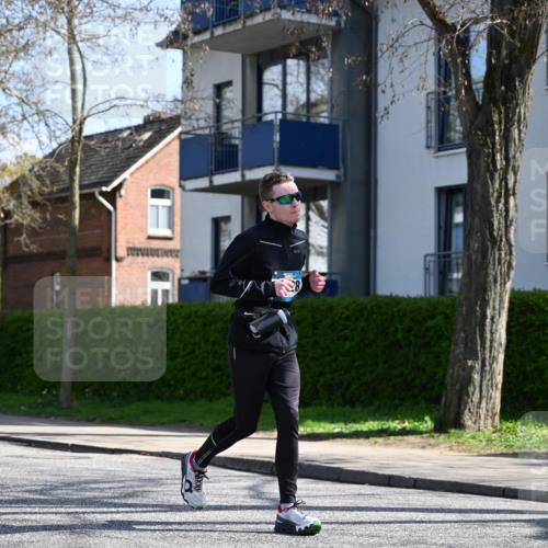 12.04.2026 - 45. Internationalen Wilhelmsburger Insellauf J. Mangold http://msf.ph/oto/9470754 12.04.2026 11:22:56 Ziel 2450, 2928, 2929, 5253, 3273, 2556, 2555, 5583 meine-sportfotos.de