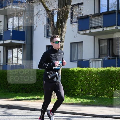 12.04.2026 - 45. Internationalen Wilhelmsburger Insellauf J. Mangold http://msf.ph/oto/9470768 12.04.2026 11:22:57 Ziel 2450, 2928, 2929, 5253, 3273, 2556, 2555, 5583 meine-sportfotos.de