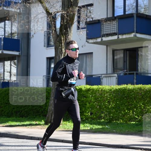 12.04.2026 - 45. Internationalen Wilhelmsburger Insellauf J. Mangold http://msf.ph/oto/9470770 12.04.2026 11:22:57 Ziel 2450, 2928, 2929, 5253, 3273, 2556, 2555, 5583 meine-sportfotos.de