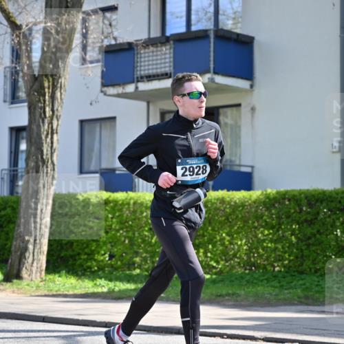 12.04.2026 - 45. Internationalen Wilhelmsburger Insellauf J. Mangold http://msf.ph/oto/9470779 12.04.2026 11:22:57 Ziel 2450, 2928, 2929, 5253, 3273, 2556, 2555, 5583 meine-sportfotos.de