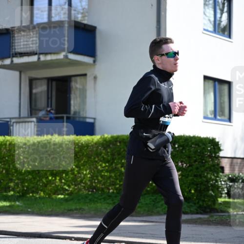 12.04.2026 - 45. Internationalen Wilhelmsburger Insellauf J. Mangold http://msf.ph/oto/9470789 12.04.2026 11:22:58 Ziel 2450, 2928, 2929, 2929, 5253, 3273, 2556, 2555, 5583 meine-sportfotos.de