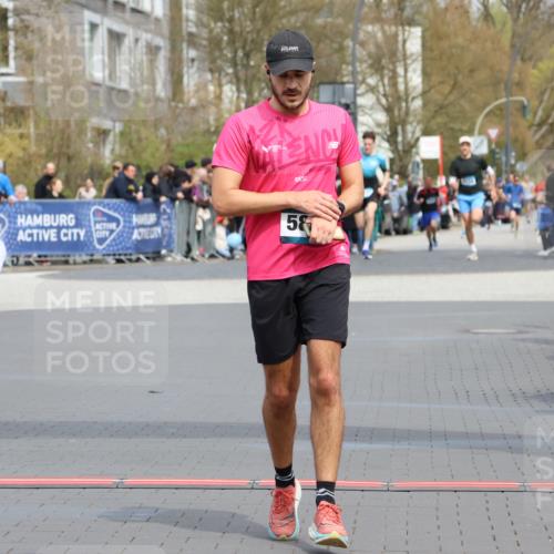 12.04.2026 - 45. Internationalen Wilhelmsburger Insellauf Strokosch-Dieckow http://msf.ph/oto/9470792 12.04.2026 12:51:55 Ziel 2959, 5860 meine-sportfotos.de
